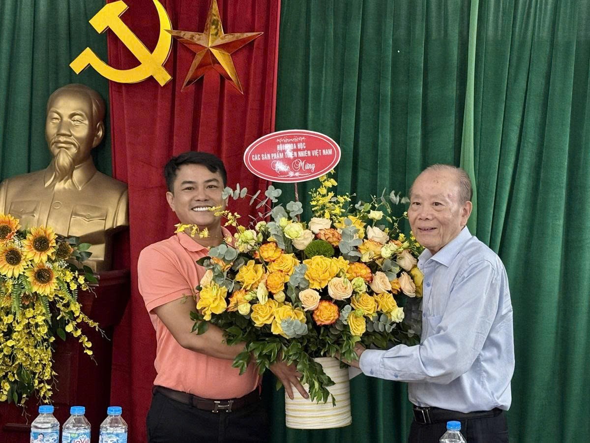 GS.TS Phạm Văn Thiêm - Chủ tịch Trung ương Hội VANPS gửi lời chúc mừng tốt đẹp nhất đến toàn thể Ban biên tập, cán bộ, phóng viên, biên tập viên Tạp chí Thương hiệu và Sản phẩm.