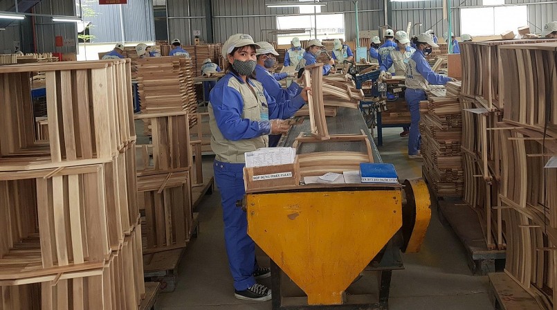 Doanh nghiệp chế biến gỗ tại Việt Nam đứng trước áp lực từ các biện pháp thuế đối ứng và chống bán phá giá của Hoa Kỳ.