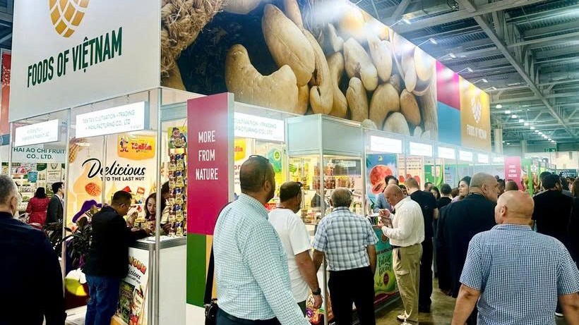 Hàng Việt mở rộng cánh cửa vào Á Âu