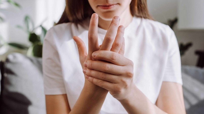 Giảm tê bì chân tay tại nhà: Những phương pháp đơn giản, hiệu quả