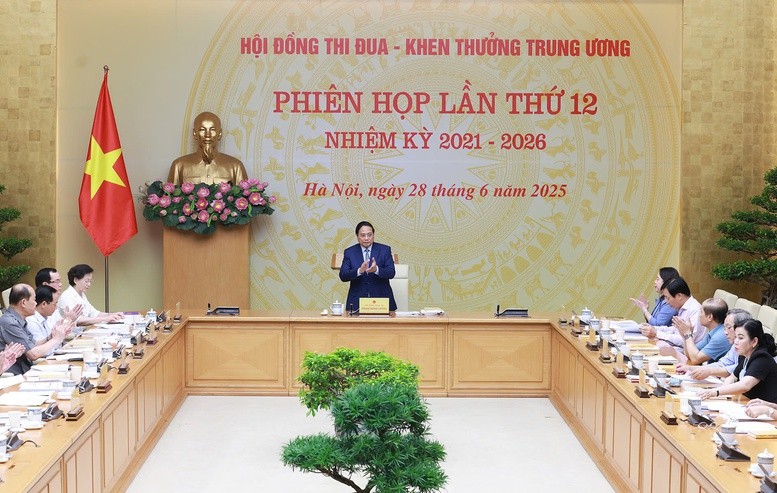 Thủ tướng Phạm Minh Chính ghi nhận, biểu dương các bộ, ban, ngành, địa phương, tổ chức, đoàn thể đã hưởng ứng, phát động, triển khai thiết thực, hiệu quả các phong trào thi đua - Ảnh: VGP