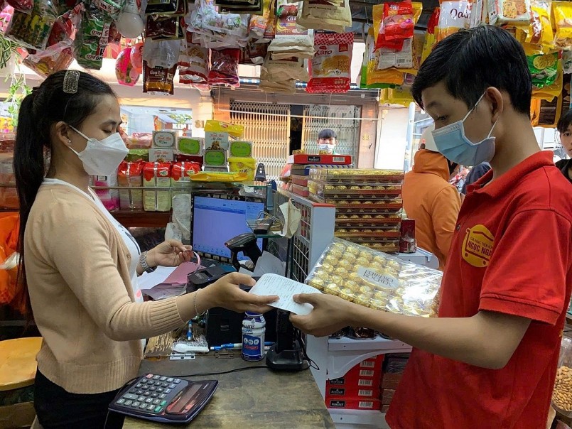 Hộ kinh doanh sử dụng máy tính tiền có kết nối phần mềm phát hành hóa đơn điện tử, góp phần nâng cao tính minh bạch trong hoạt động bán lẻ hằng ngày.