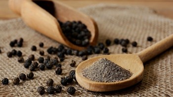 Giá tiêu tăng vọt lên 142.000 đồng/kg, Việt Nam thành tâm điểm cung ứng toàn cầu