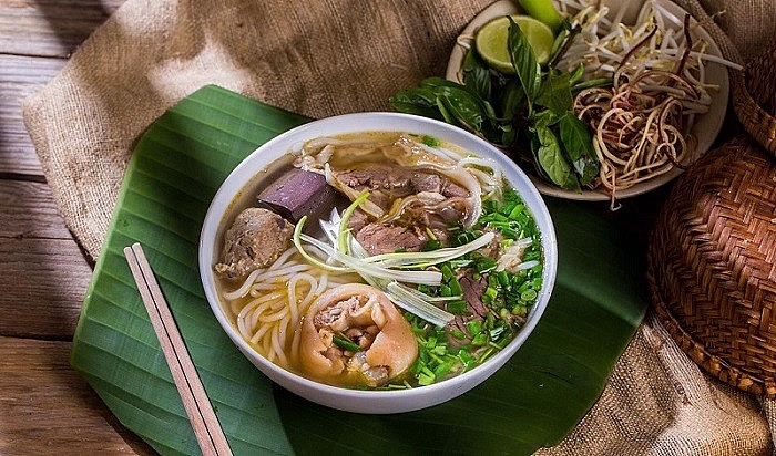 Một trong những món ăn đặc sản nổi tiếng góp phần tạo nên bản sắc ẩm thực Hà Tĩnh chính là bún bò Đò Trai.