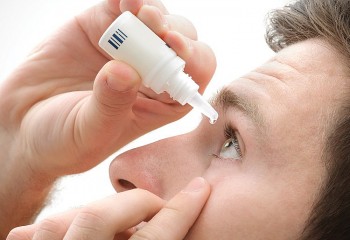 Những sai lầm phổ biến khi dùng thuốc nhỏ mắt