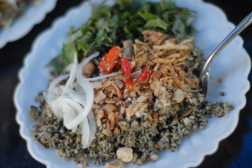 Nếu đã từng đặt chân đến Huế, hẳn khó ai quên được hương vị của cơm hến