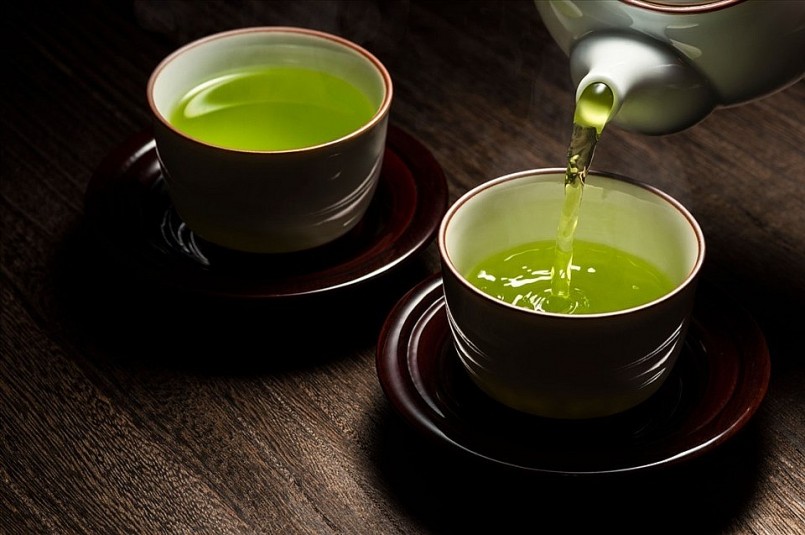 Nổi tiếng với đặc tính chống oxy hóa mạnh mẽ, trà xanh bảo vệ da khỏi tác hại của gốc tự do, làm chậm lão hóa .