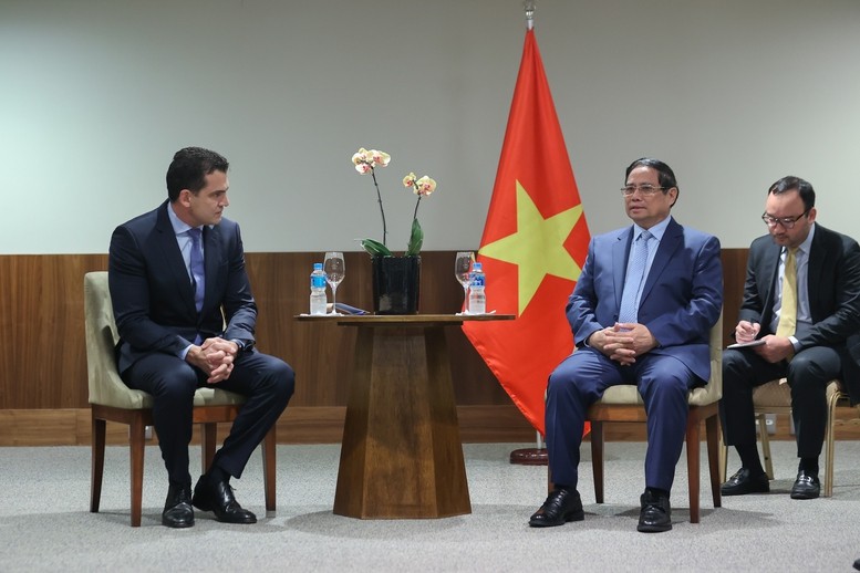 Thủ tướng Phạm Minh Chính đánh giá cao Tập đoàn JBS đã tổ chức xuất khẩu lô hàng thịt bò đầu tiên sang Việt Nam và có kế hoạch mở rộng hợp tác đầu tư tại Việt Nam - Ảnh: VGP
