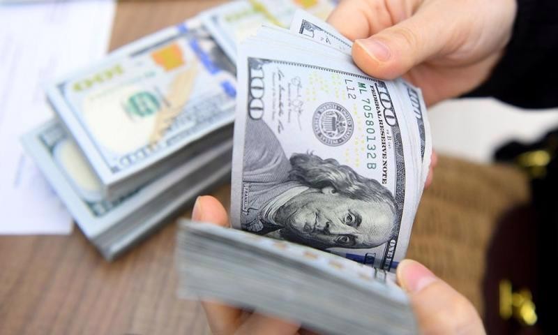 Giá vàng trong nước ngược chiều thế giới, tỷ giá USD hạ nhiệt: Nhà đầu tư nên làm gì?
