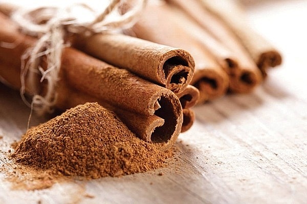 Người lớn không nên tiêu thụ quá 1 thìa cà phê quế/ngày.
