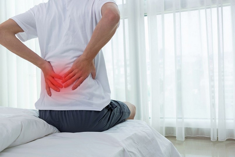 Thức dậy với cơn đau lưng âm ỉ có thể là dấu hiệu nệm của bạn không phù hợp với cơ thể.