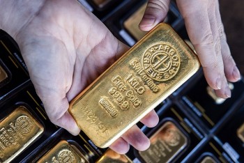 Vàng tăng mạnh, SJC sát mốc 122 triệu đồng/lượng – Cơn sốt trở lại?