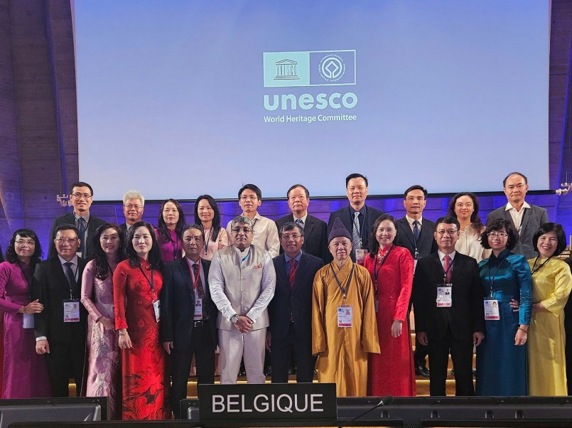 Phái đoàn Việt Nam vui mừng tại kỳ họp UNESCO khi Quần thể Yên Tử – Vĩnh Nghiêm – Côn Sơn, Kiếp Bạc chính thức được ghi danh là Di sản Văn hóa Thế giới.