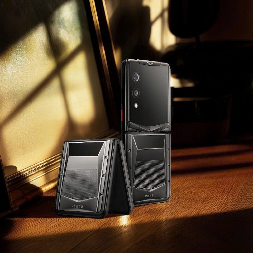 Vertu ra mắt Quantum Flip tại Việt Nam.