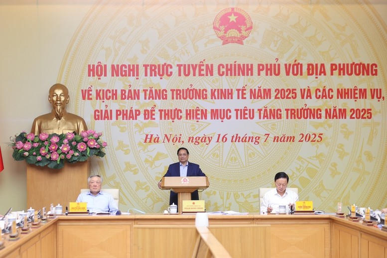 Thủ tướng Phạm Minh Chính chủ trì Hội nghị trực tuyến Chính phủ với địa phương về kịch bản tăng trưởng kinh tế năm 2025 và các nhiệm vụ, giải pháp để thực hiện mục tiêu tăng trưởng năm 2025 - Ảnh: VGP
