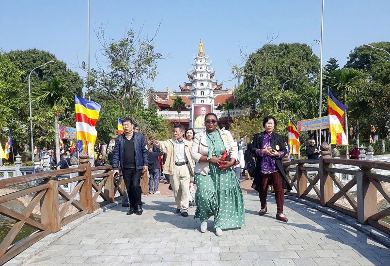 Du khách trải nghiệm tour liên vùng kết nối cao nguyên, biển và di sản văn hóa đặc sắc