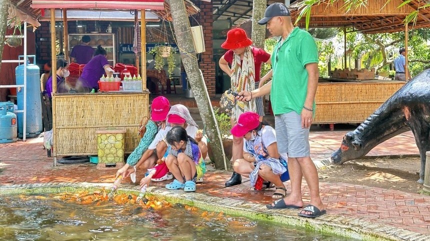 Tour mới đồng loạt ra mắt: Du lịch cuối năm sôi động