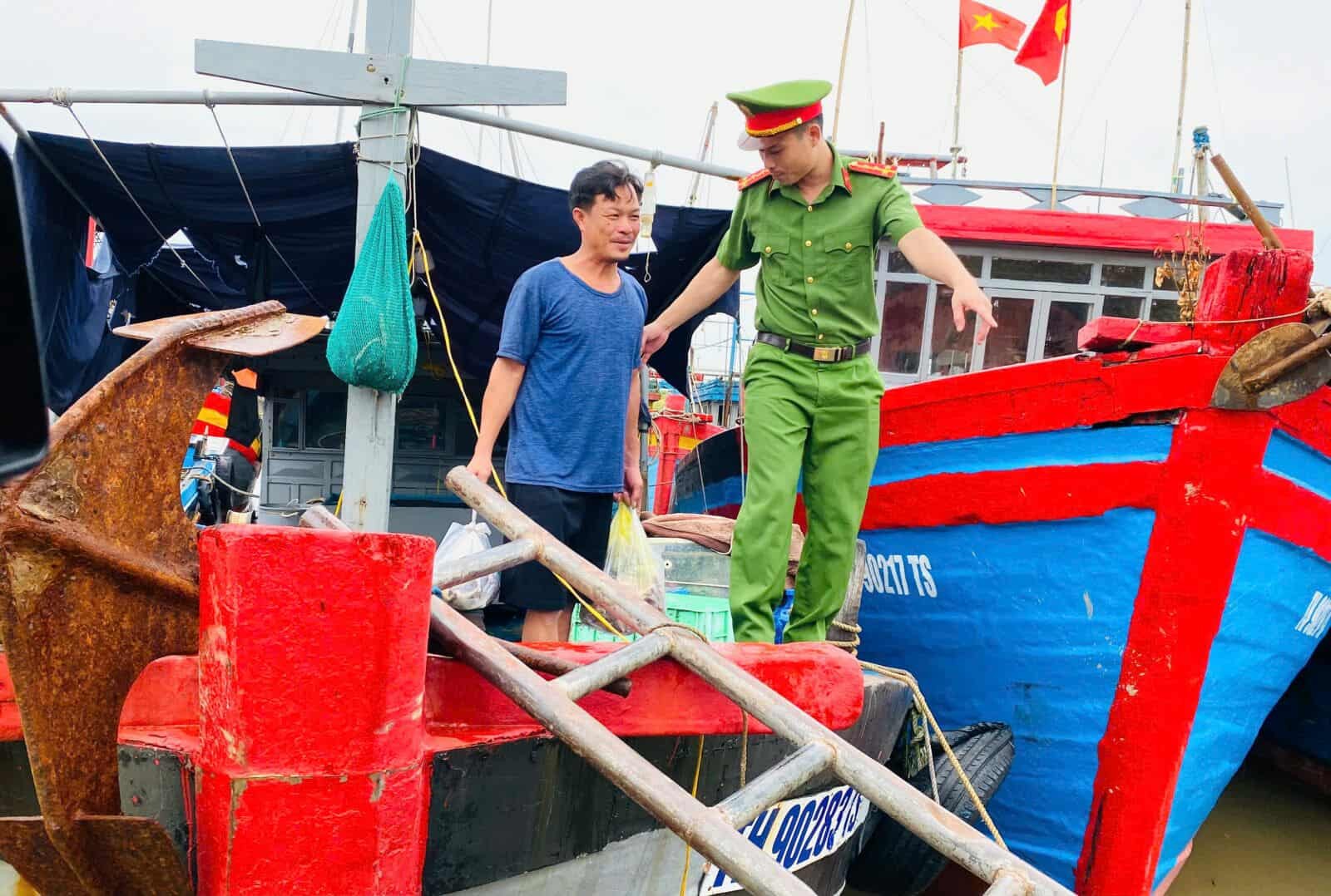Công an xã Vạn Lộc (Thanh Hoá): Chủ động ứng phó bão Wipha – Xứng đáng niềm tin nơi tuyến đầu