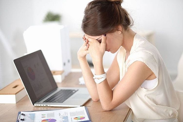 Trong thế giới hiện đại, việc dành 8-10 tiếng mỗi ngày để nhìn vào các loại màn hình điện tử đã trở thành một điều bình thường với rất nhiều người