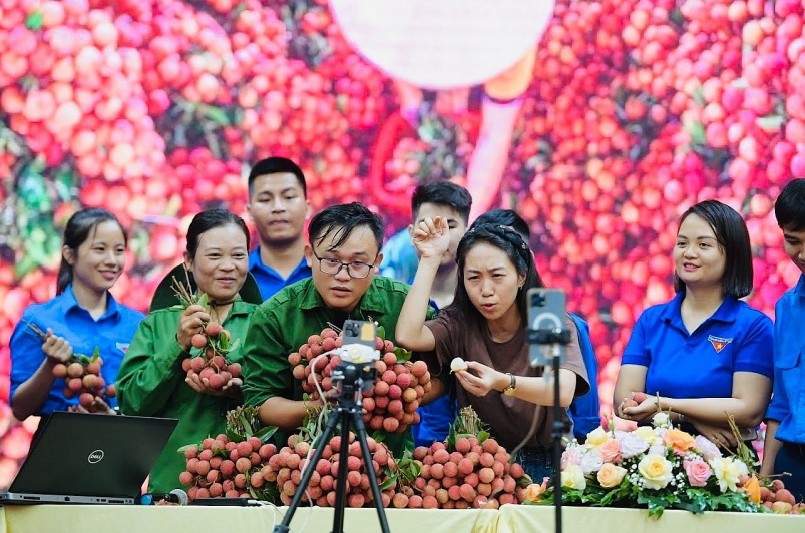Hoạt động giao thương nông sản qua nền tảng số ngày càng phổ biến tại Việt Nam.