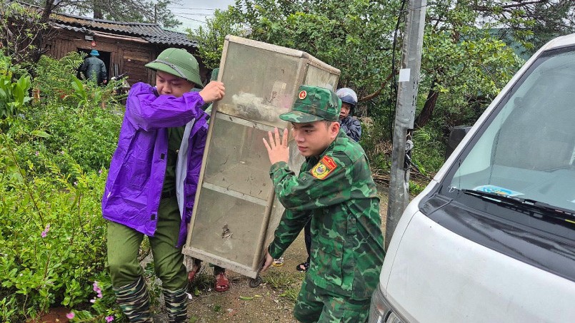 Bão số 3 vào đất liền ven biển Hưng Yên và Ninh Bình, hàng chục nghìn dân sơ tán