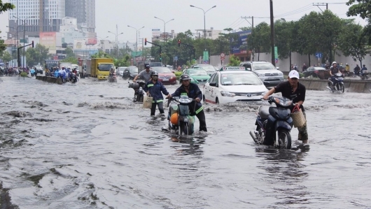 Ngập lụt đô thị: Trang bị kỹ năng và sản phẩm phù hợp mùa mưa bão