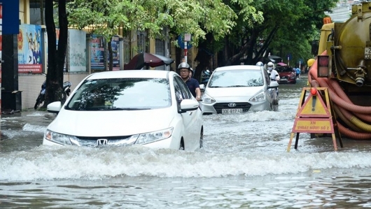 ADAS: “Trợ lý ảo” giúp lái xe an toàn, nhưng đừng phó mặc khi mưa lụt