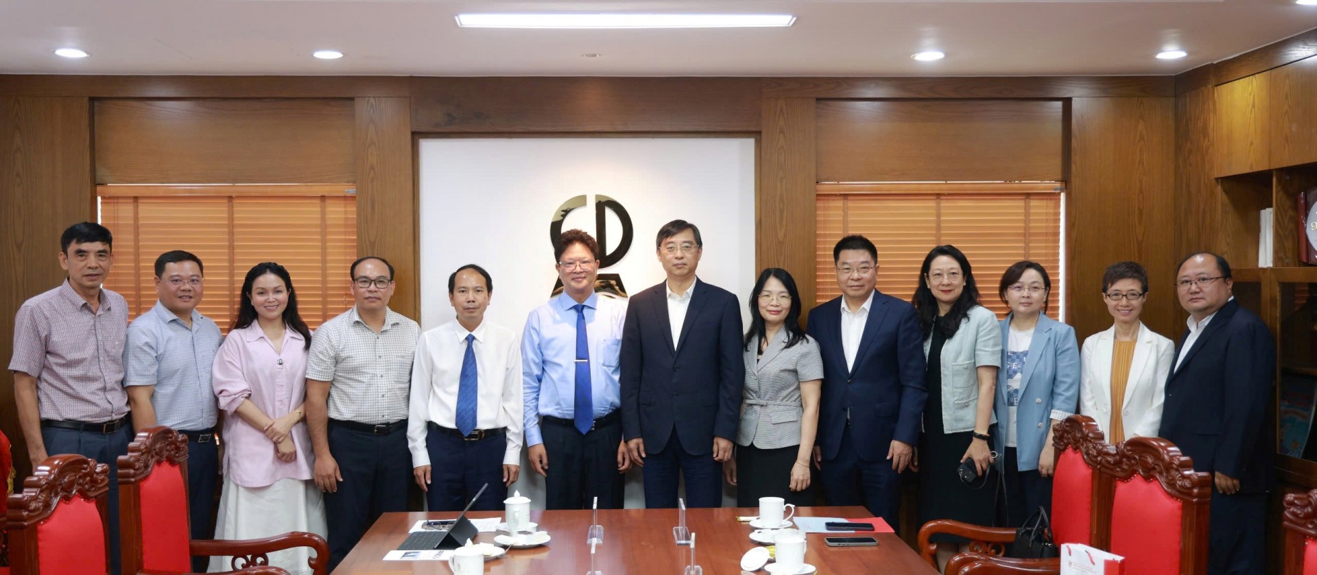 NXB Giáo dục Việt Nam và Tập đoàn Phượng Hoàng (Trung Quốc) khởi động hợp tác về xuất bản số