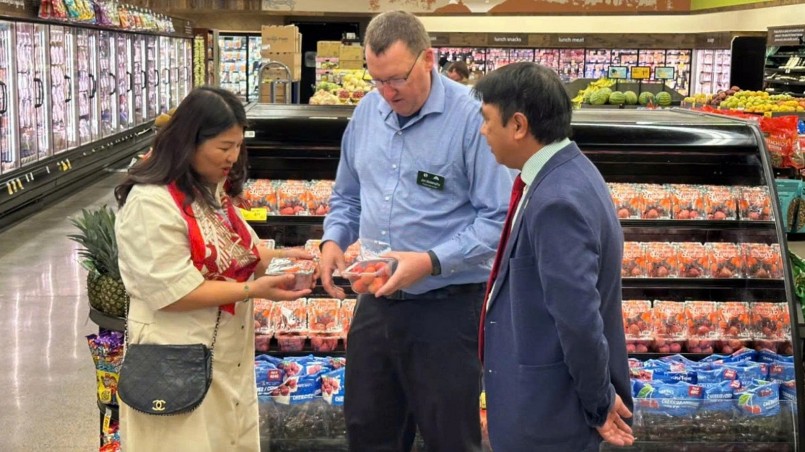 Sản phẩm nông sản đạt chuẩn xuất khẩu của Việt Nam trên kệ siêu thị tại châu Âu. Định vị thương hiệu rõ ràng đang giúp nông sản Việt cạnh tranh sòng phẳng trên thị trường thế giới.