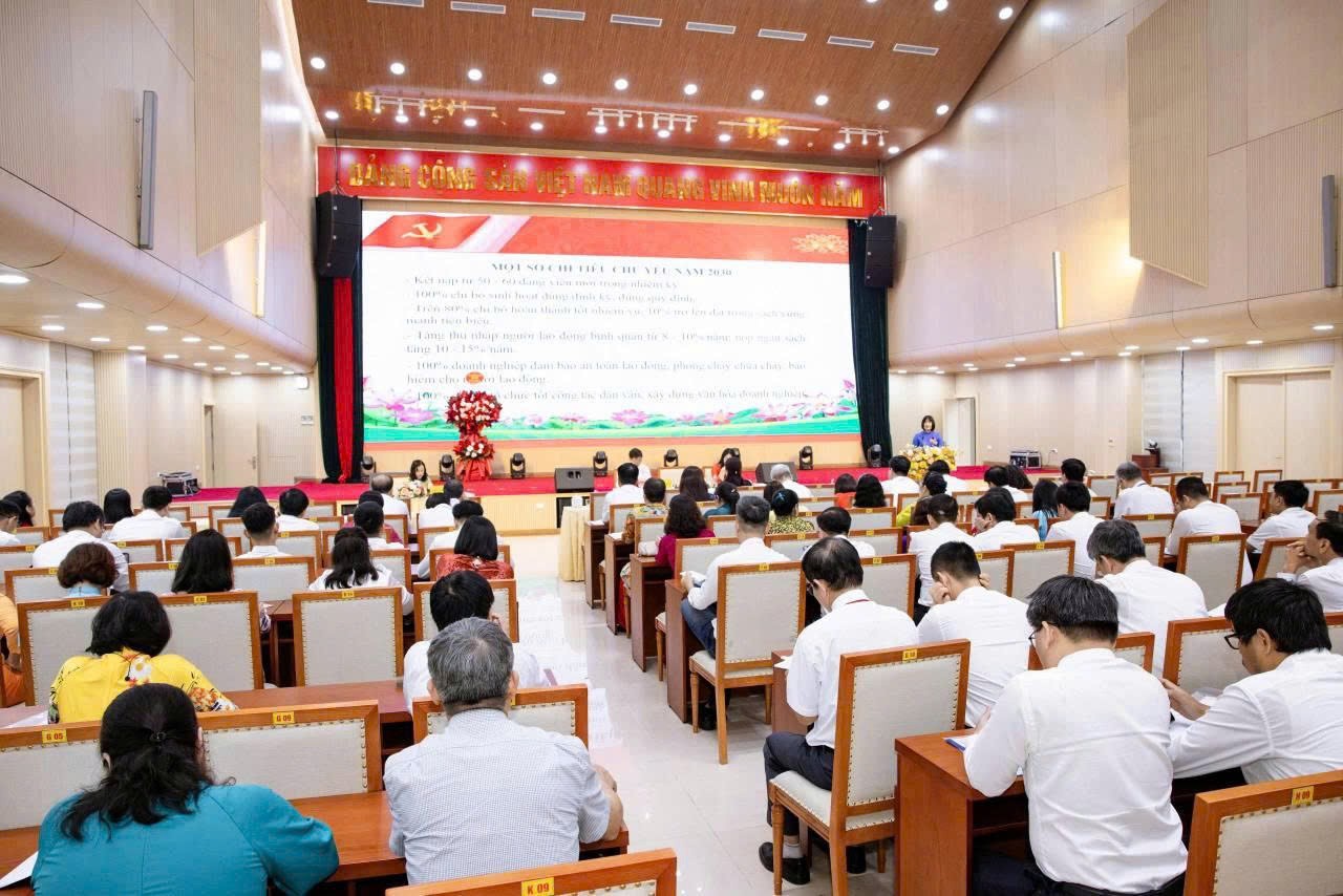 Hà Nội: Đại hội đại biểu Đảng bộ Doanh nghiệp phường Hà Đông lần thứ I thành công tốt đẹp
