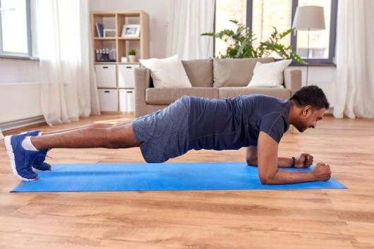 Plank sau tuổi trung niên: Tấm khiên vững chắc bảo vệ sức khỏe và nền tảng thể lực
