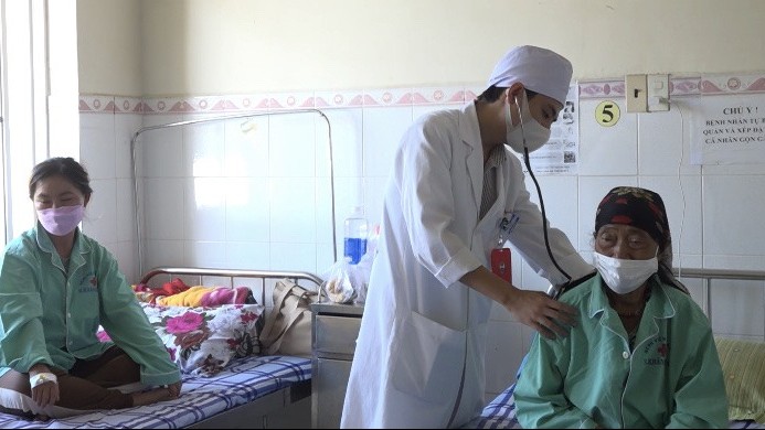 Sẽ nghiên cứu nâng mức hỗ trợ bảo hiểm y tế cho người cận nghèo lên 100%