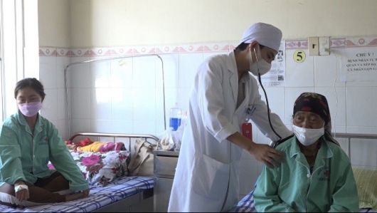 Sẽ nghiên cứu nâng mức hỗ trợ bảo hiểm y tế cho người cận nghèo lên 100%
