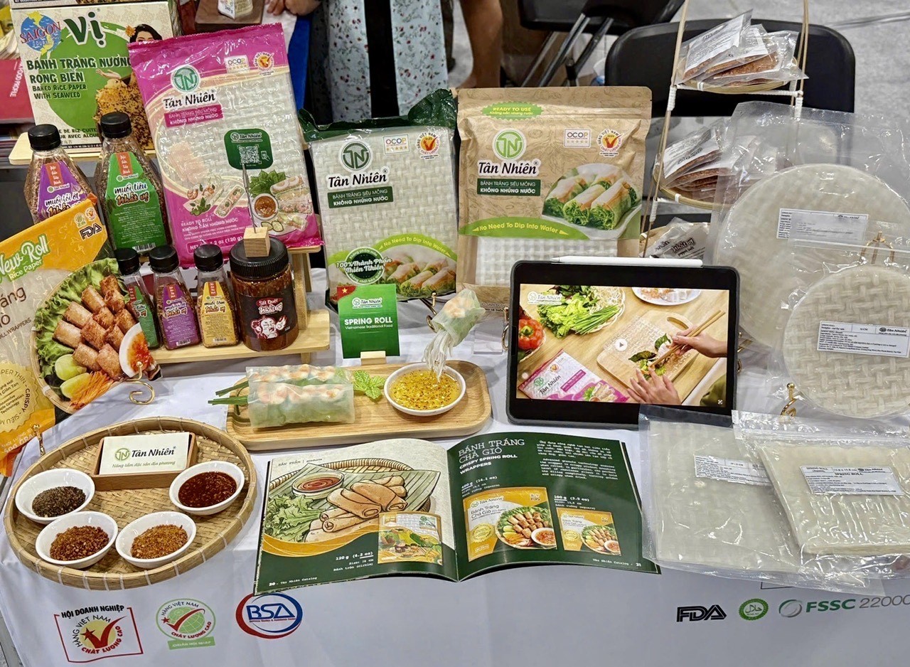 Là doanh nghiệp nhỏ nhưng sản phẩm của Tân Nhiên đã hiện diện tại các hội chợ lớn như: Thaifex (Thái Lan), Korea Import Fair (Hàn Quốc), Food Taipei (Đài Loan), CAEXPO Trung Quốc - ASEAN...