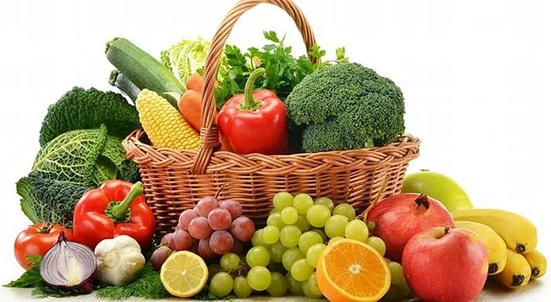 Rau củ sống và nấu chín: Mỗi phương pháp chế biến mang đến lợi ích dinh dưỡng khác nhau, phụ thuộc vào từng loại thực phẩm.