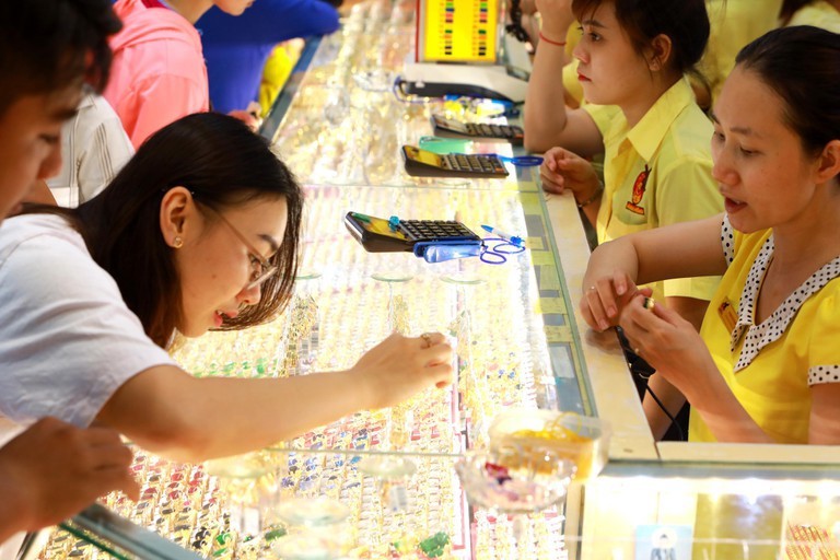 Nhu cầu vàng ASEAN tăng vọt, vì sao Việt Nam đi ngược dòng?