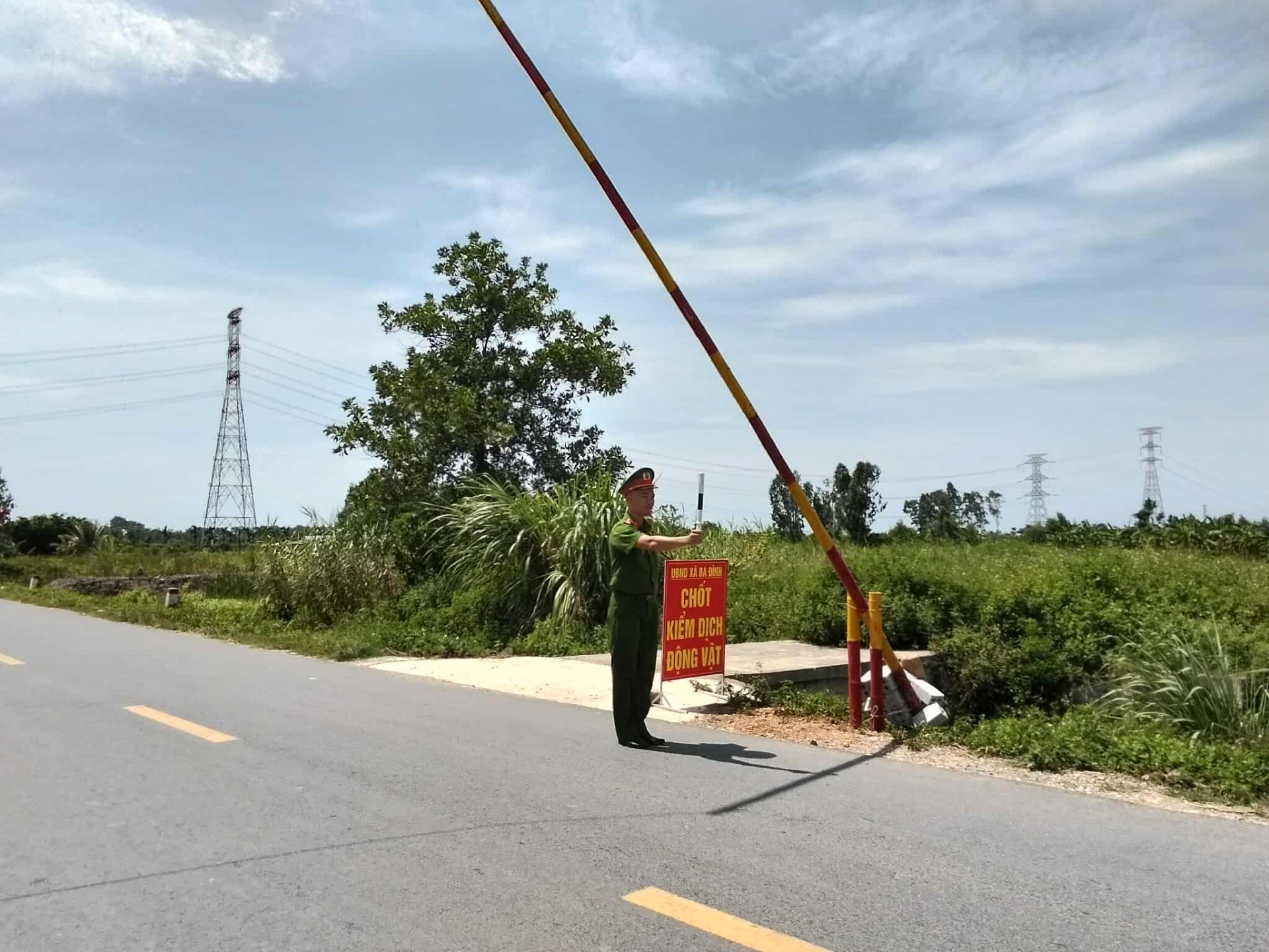 Thanh Hóa: Vai trò nòng cốt của công an xã Ba Đình trong cuộc chiến chống dịch gia súc, gia cầm