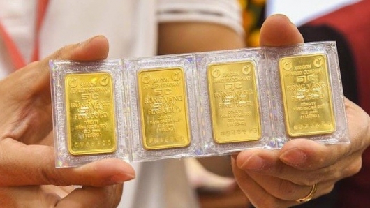 Giá vàng hôm nay 3/8: Vàng miếng SJC áp sát đỉnh 124 triệu đồng/lượng