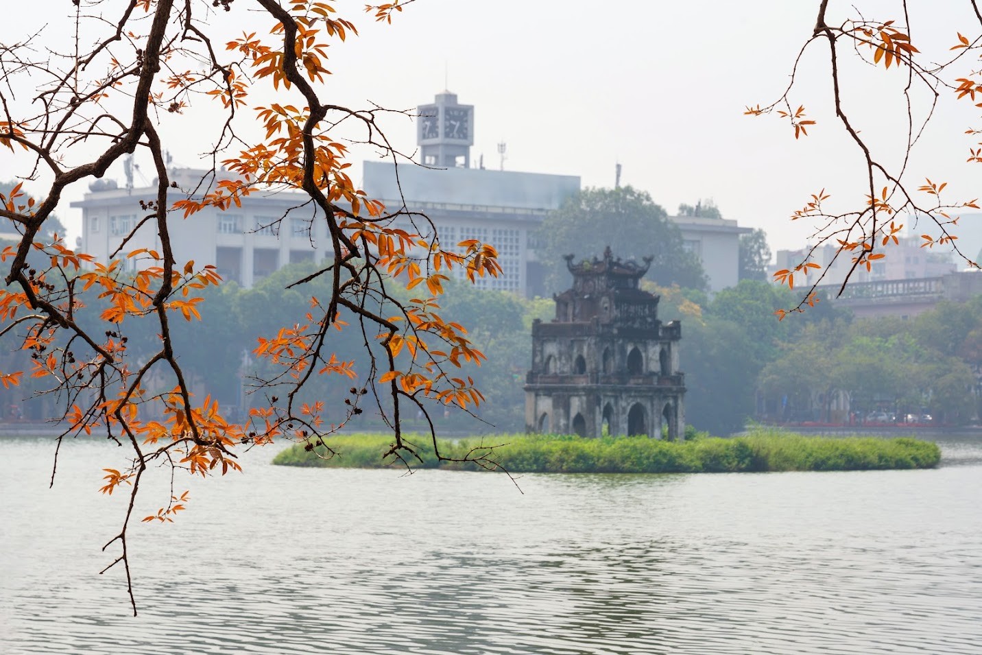 Mùa thu Hà Nội lãng mạn và bình yên làm xao xuyến lòng người khi có dịp ghé thăm.
