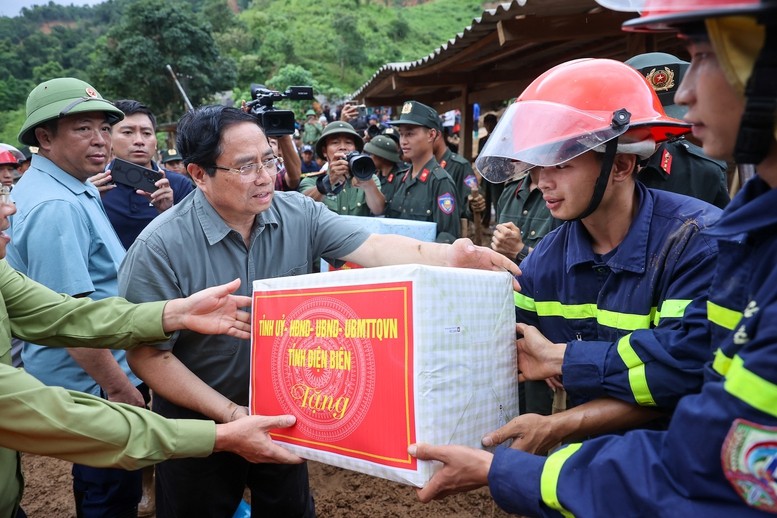 Thủ tướng Phạm Minh Chính: Làm mọi cách nhanh nhất có thể ổn định đời sống người dân vùng lũ