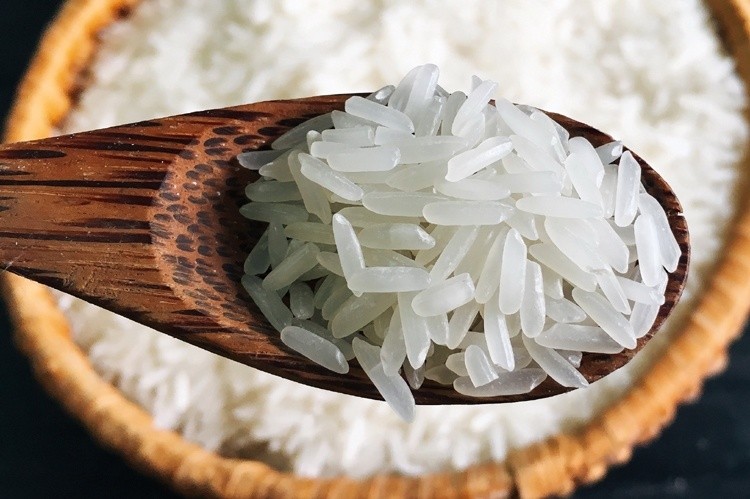 Vì sao giá gạo Việt Nam 