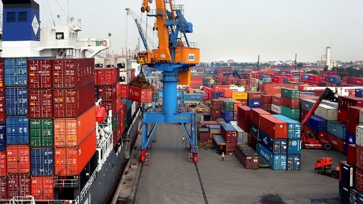 Xuất siêu 9,7 tỷ USD: điểm sáng của bức tranh kinh tế 7 tháng đầu năm