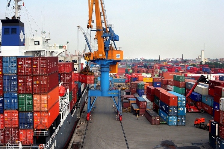 Xuất siêu 9,7 tỷ USD: điểm sáng của bức tranh kinh tế 7 tháng đầu năm