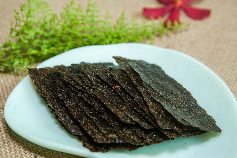 Rong biển khô – món quà từ đại dương giàu i-ốt, vitamin và chất xơ, đang ngày càng phổ biến trong thực đơn lành mạnh.