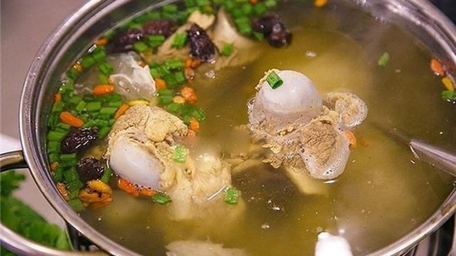 Nước hầm xương không bổ như bạn nghĩ