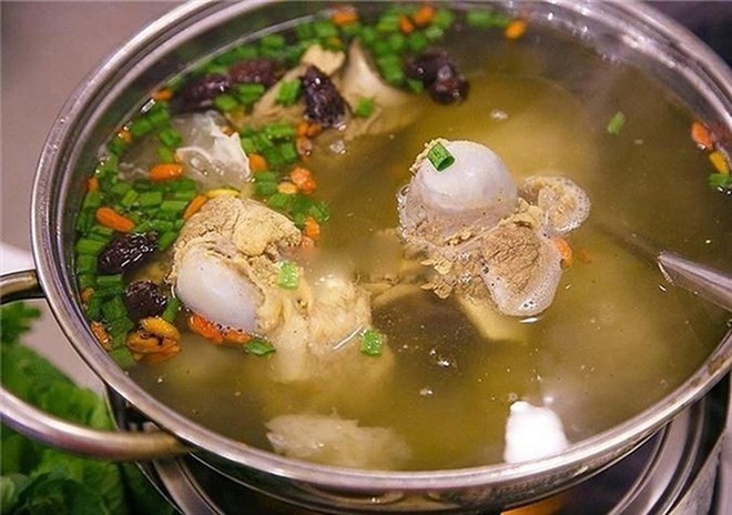 Nước hầm xương không bổ như bạn nghĩ