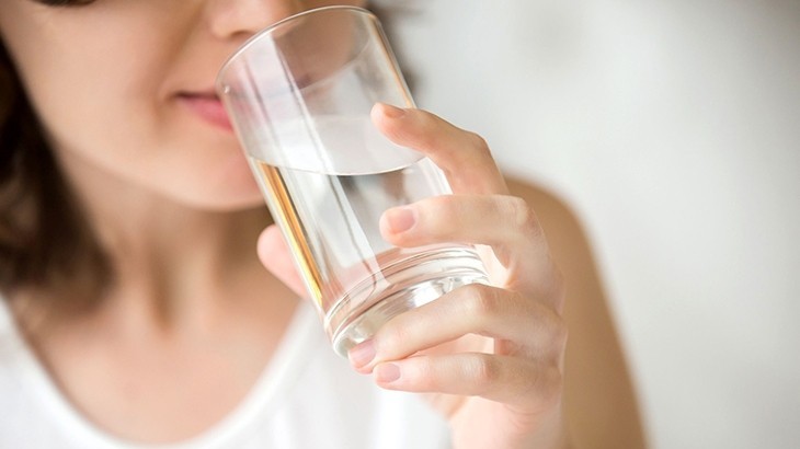 Chuyên gia tiết lộ 'công thức vàng' tính lượng nước cơ thể bạn thực sự cần mỗi ngày