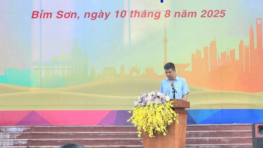 undefined Phường Bỉm Sơn đi đầu trong công tác vệ sinh môi trường và lập lại trật tự lòng lề đường, vỉa hè