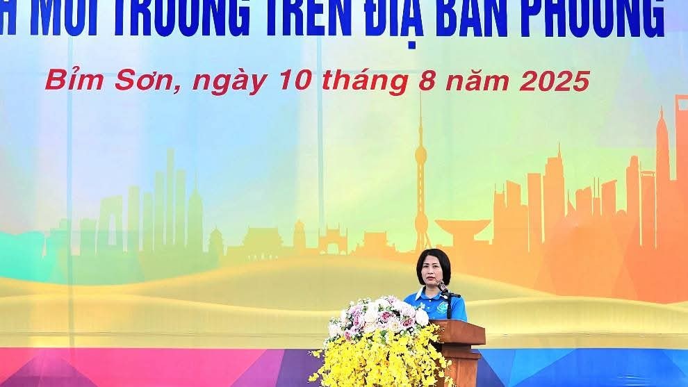 undefined Phường Bỉm Sơn đi đầu trong công tác vệ sinh môi trường và lập lại trật tự lòng lề đường, vỉa hè