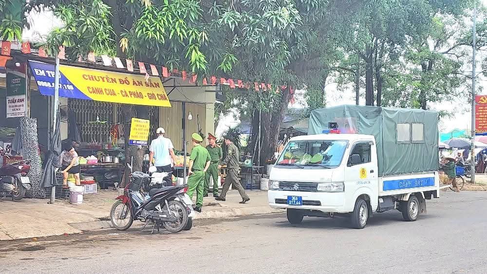 undefined Phường Bỉm Sơn đi đầu trong công tác vệ sinh môi trường và lập lại trật tự lòng lề đường, vỉa hè